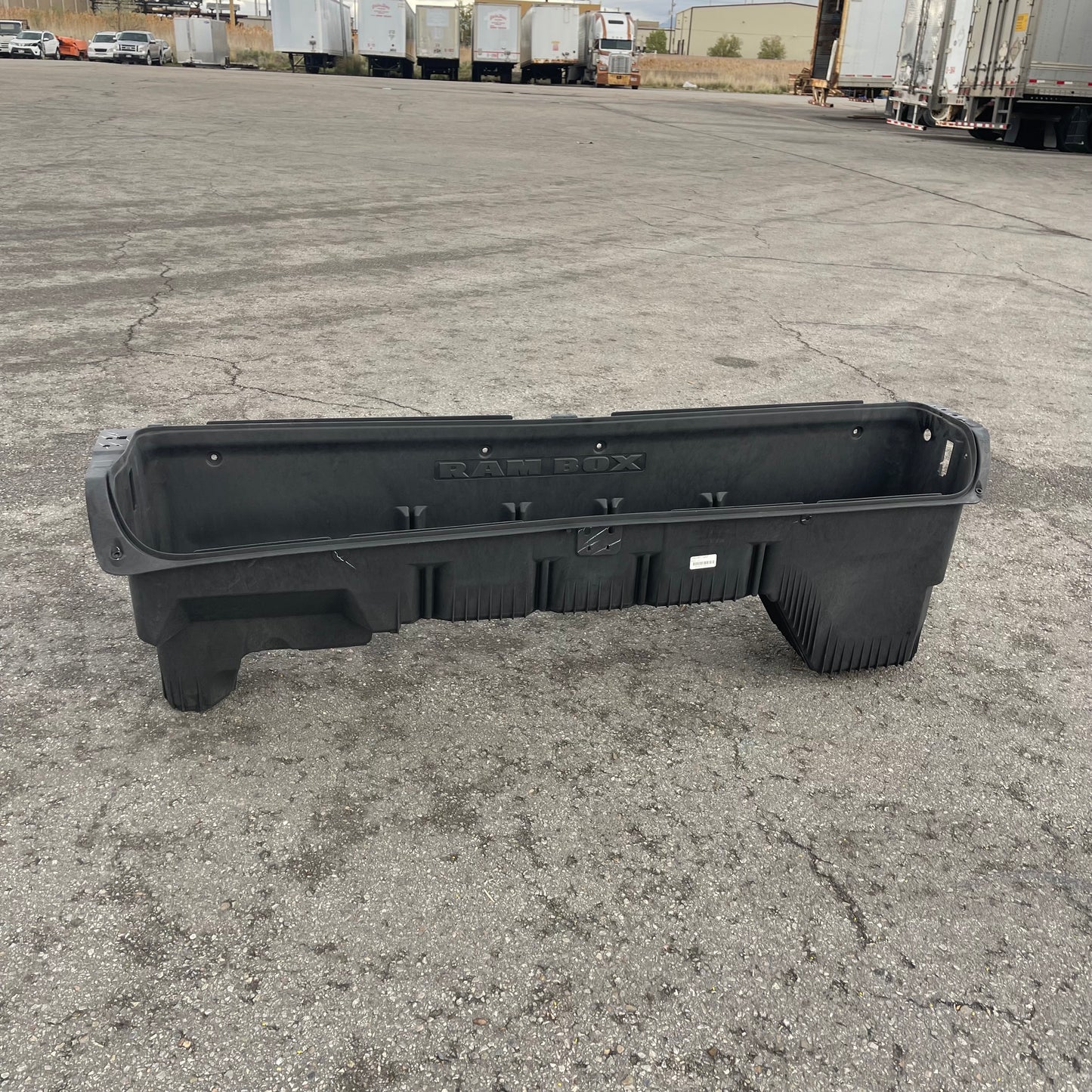 ZA@ Pallet of DODGE Rambox Cargo Management System Oem for Ram 1500, 2500, & 3500 (AS-IS)