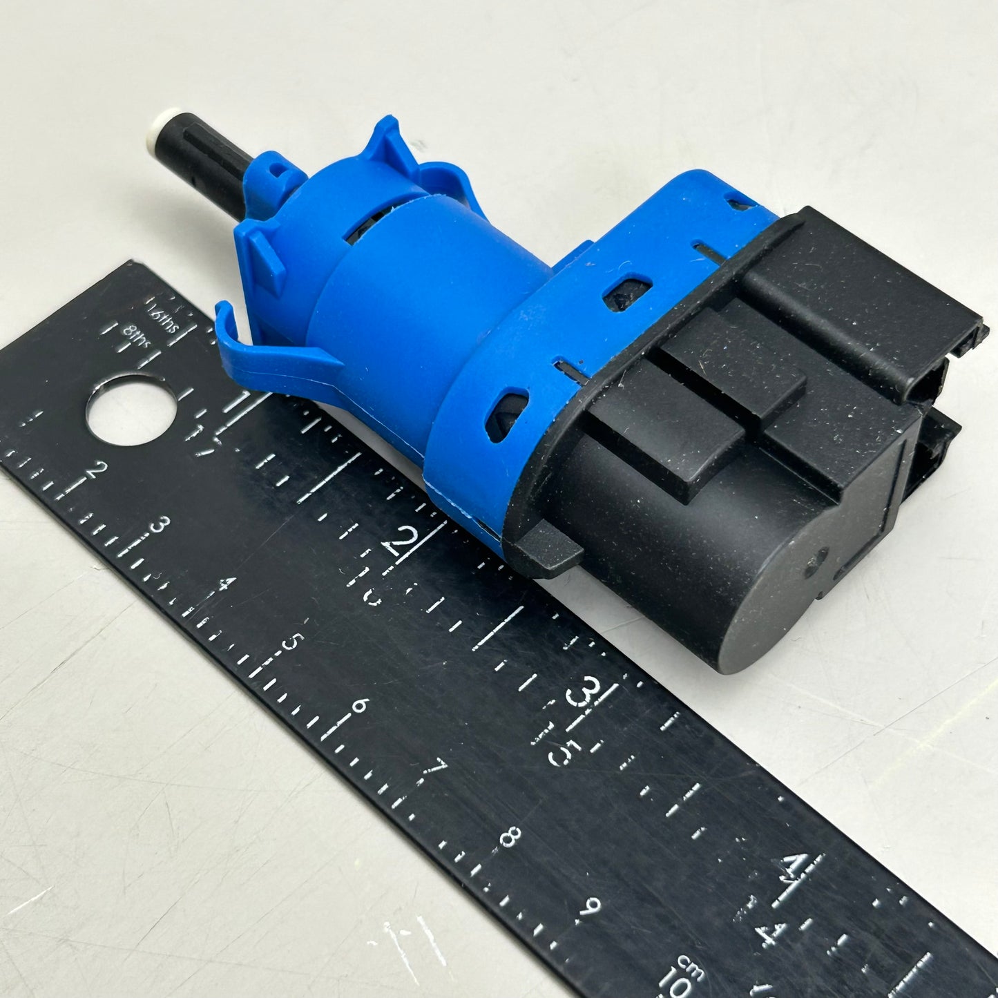 CARQUEST Brake Light Switch Interruptor Replacement Part For Mazda SLA1032