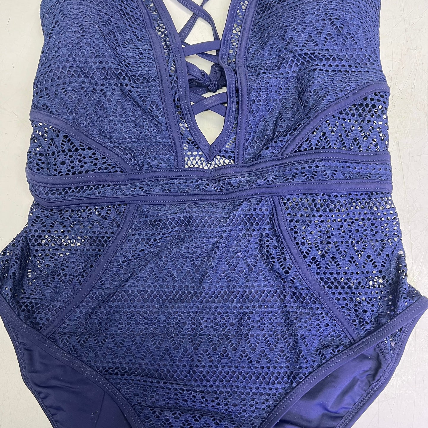 CHARMO Solid Cross Plunge Crochet One Piece Swimsuit Women's Sz M Dark Navy