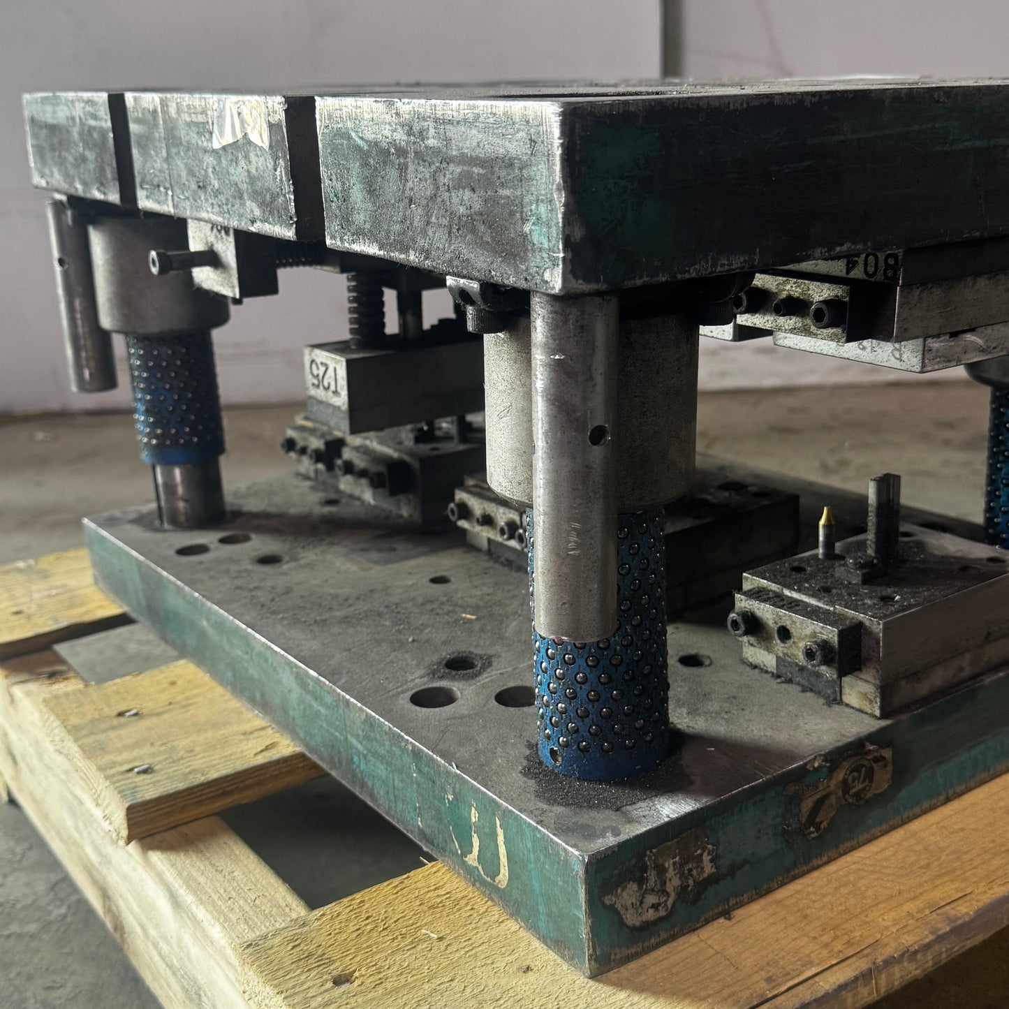 Die Stamp (Solid Metal) 14"W x 19"L x 10.5"H Gray (AS-IS, Used)