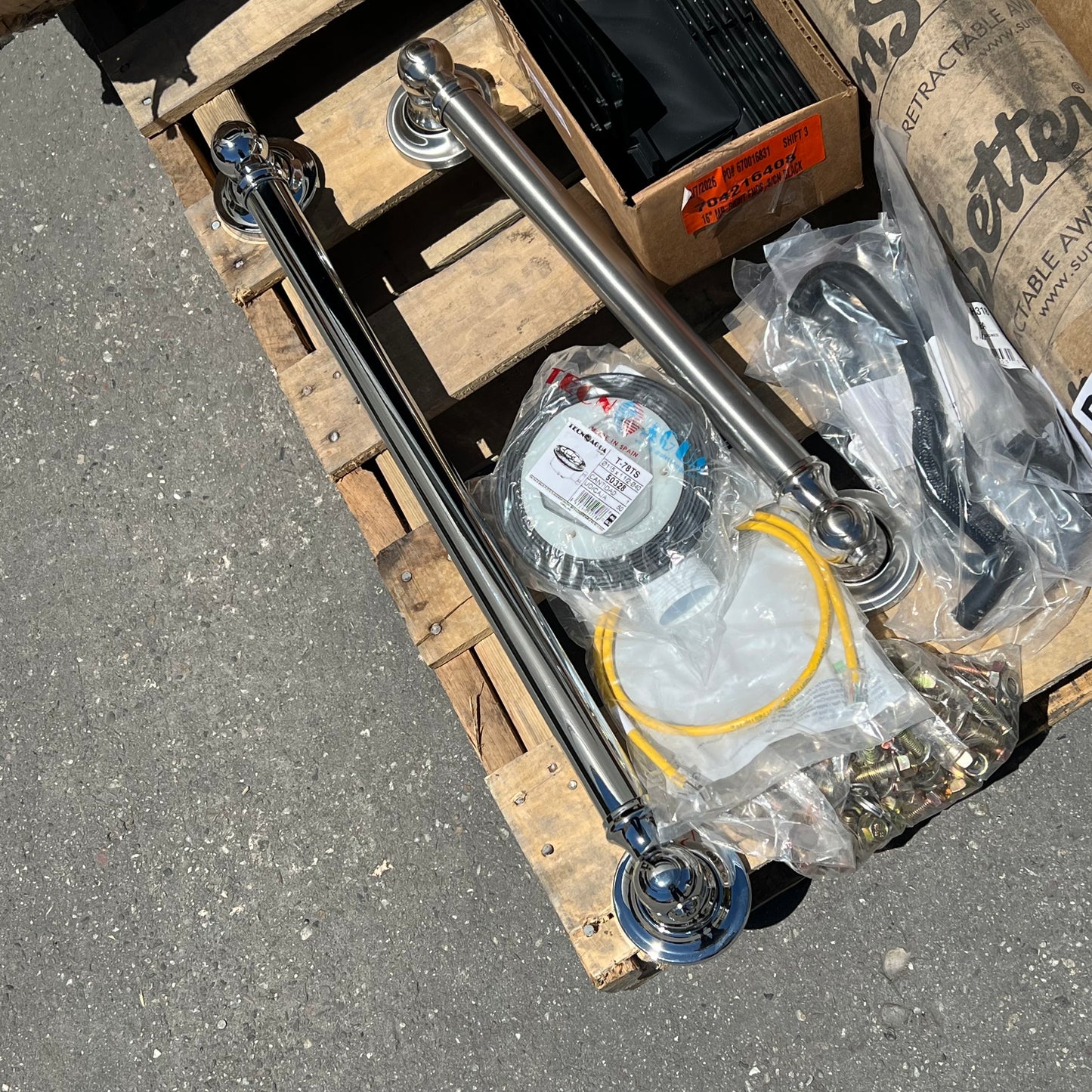 ZA@ Pallet of MIXED Sunsetter Awning Hardware, Nuts & Bolts, Towel Bars, Heavy Machinery & More