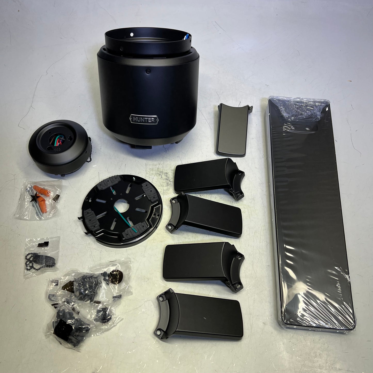 HUNTER Terrace Cove Outdoor Flushmount Fan  4196 CFM 37 Watts Black 51581