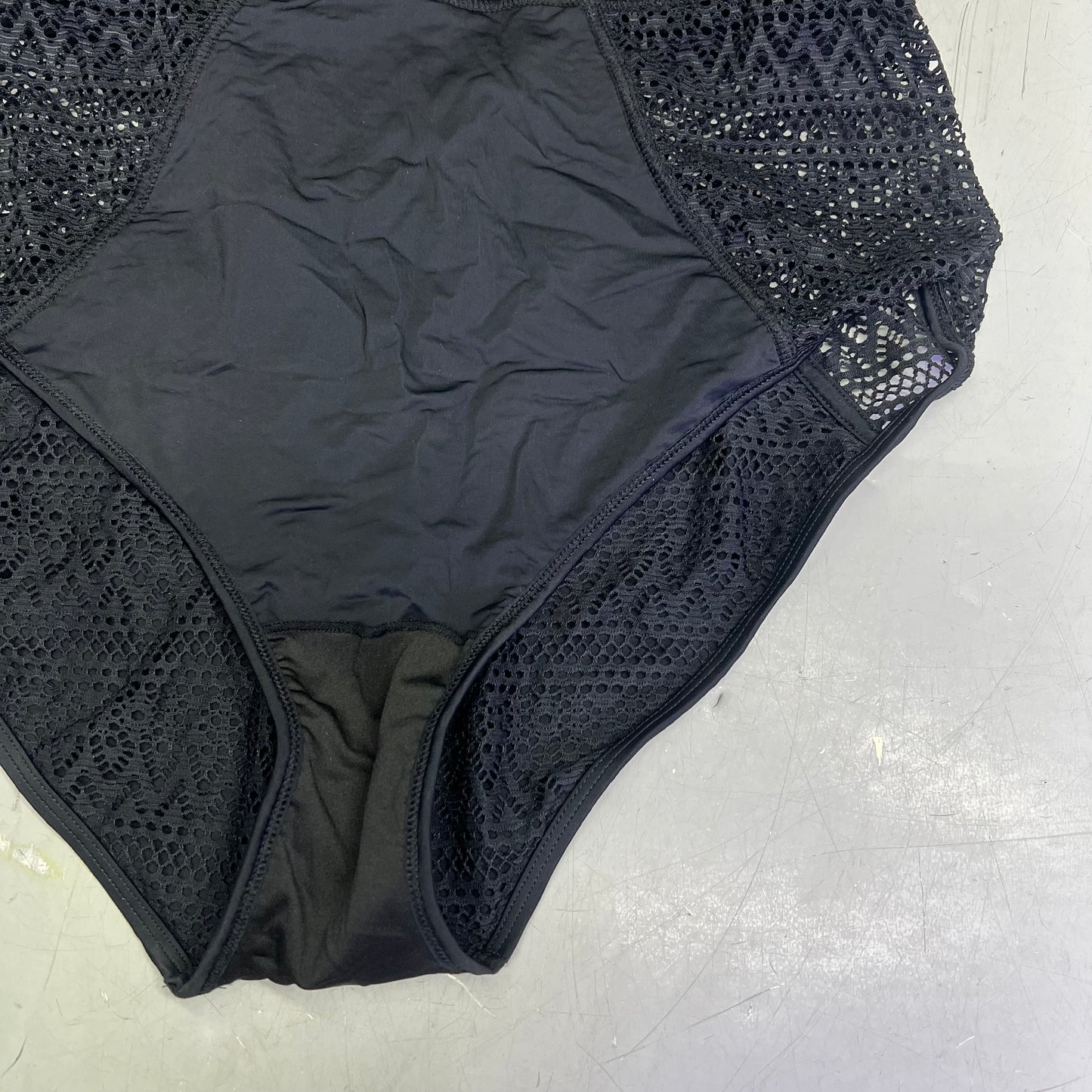 CHARMO Solid Cross Plunge Crochet One Piece Swimsuit Women's Sz M Black