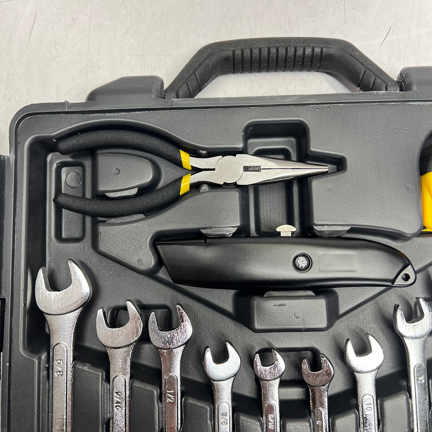 ULINE (121 PIECE) Home Tool Set In Wall Mountable Case Black/Yellow H-706