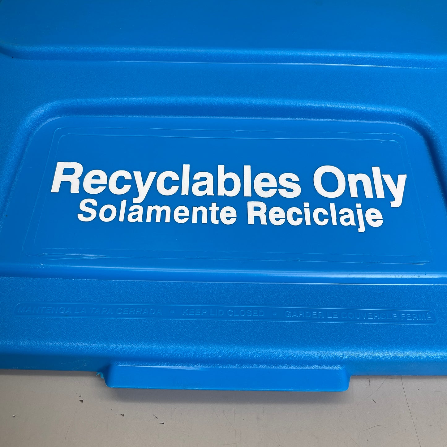 TOTER Replacement Lid "Recyclables" for 64 Gallon 2-Wheel Trash Can Blue 96764