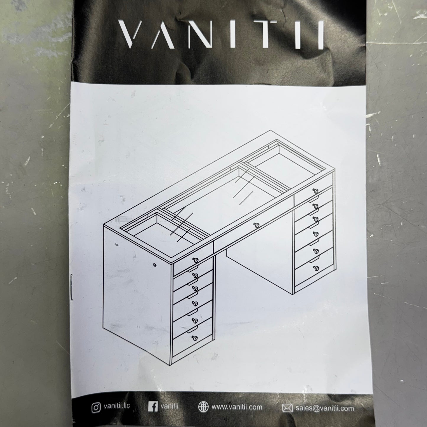 VANITTI Makeup Vanity Desk With 13 Storage Drawers 60"L x 21.66"W x 31.9"H White VNT-EVA-C01-WHT-02 (New Other, Minor Damage)