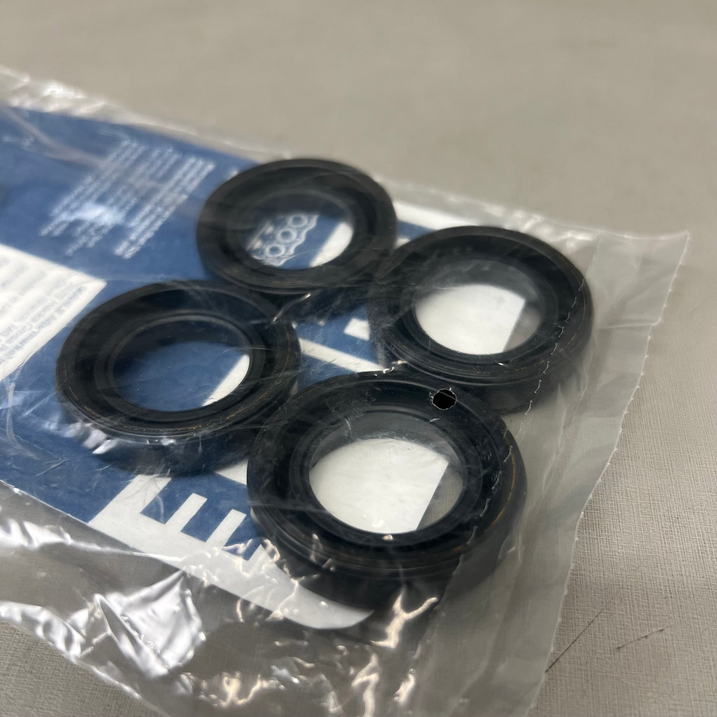 MAHLE (2 Piece) Spark Plug Tube Seal For Hyundai Black B31733