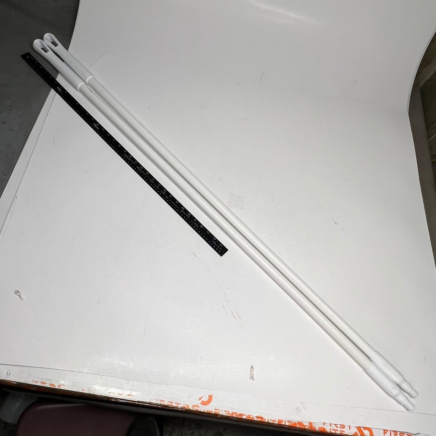 SPARTA (2 PACK) Color Code Fiberglass Handle 60" 3/4" Thread White 40225EC02