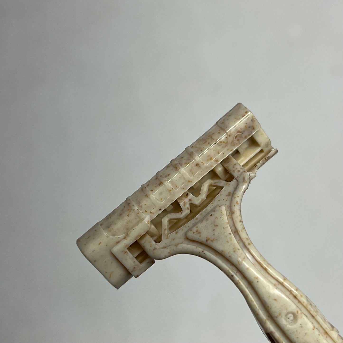 GOOD EARTH (2 PACK, 10 EACH) Disposable Razors All Hair Types 2 Blade Clay/Tan