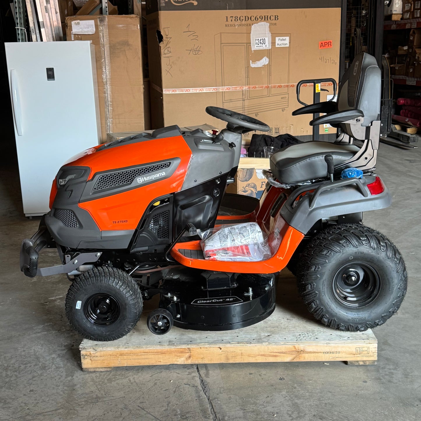 ZA@ HUSQVARNA (42") 23HP Kawasaki Lawn Tractor w/ Locking Differential TS275XD (New Damaged, Riding Lawn Mower with Bent Rear Wheel/Axle – For Repair)
