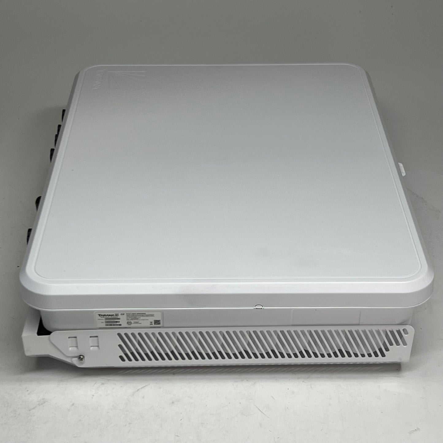 TARANA G2 Multiband 6 Ghz Base Node 24"L x 18.5"W White S196M2262000176