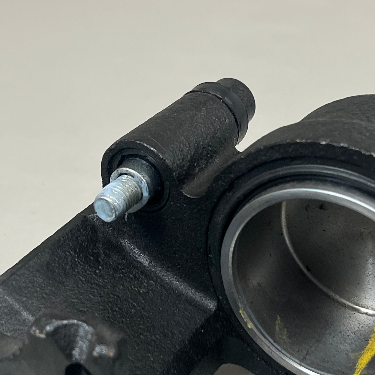 ADAPTIVE ONE Semi Loaded Coated Brake Caliper