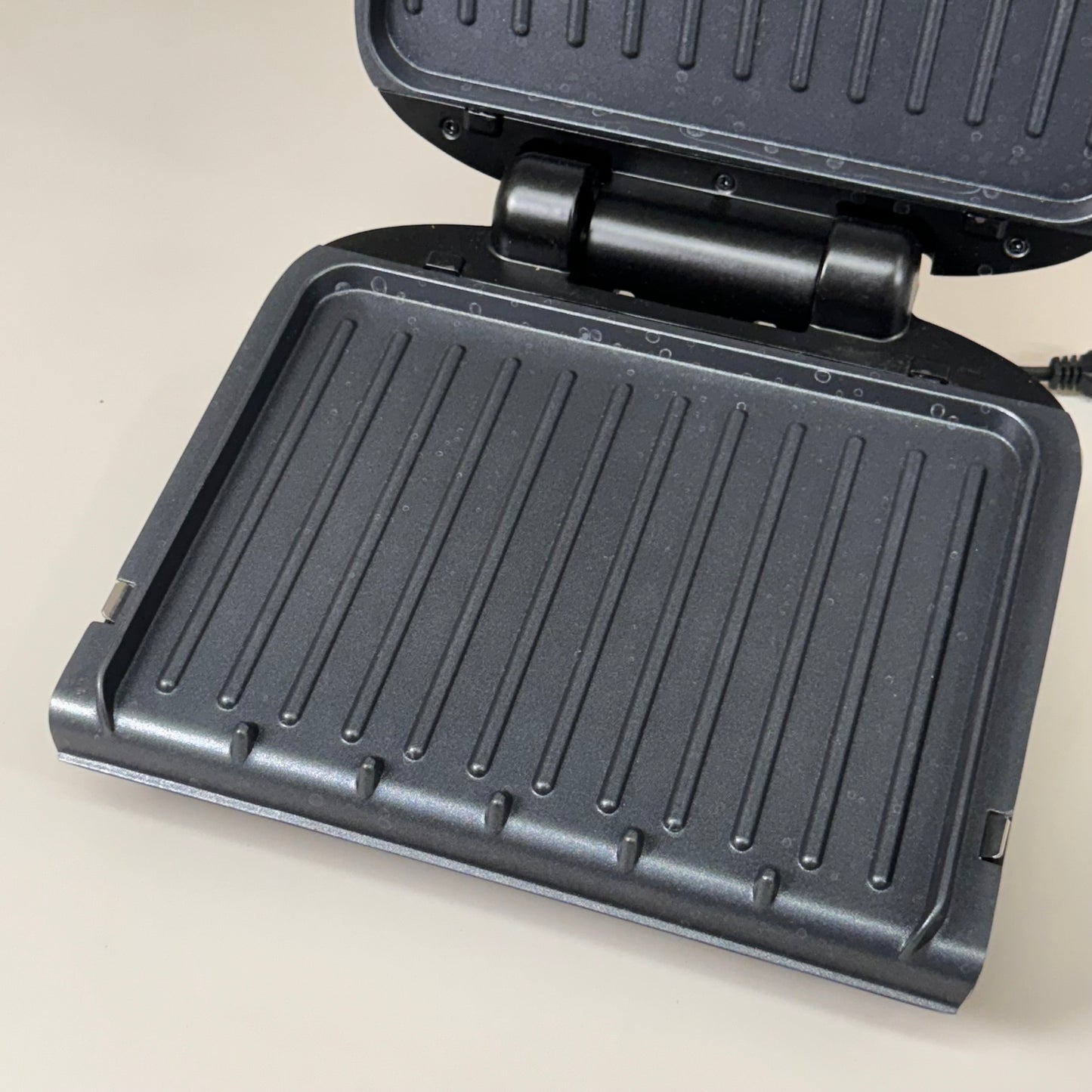 GEORGE FOREMAN Family Sized 4 Serv Grill & Panini Press 60sq. in Black GRES060BS