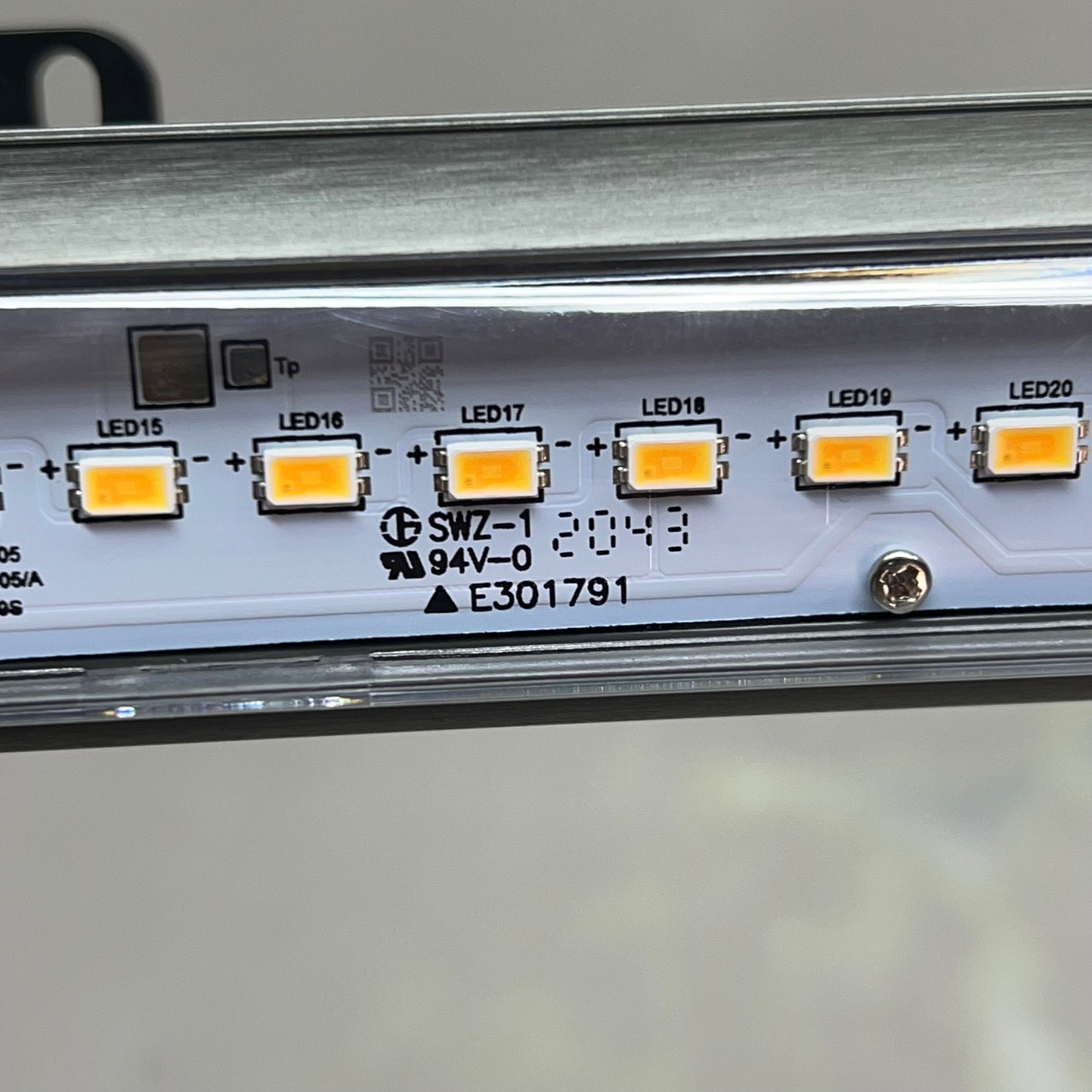 INSIGHT LIGHTING Pilot PCM Light Fixture 110-277VAC PCM/10W/35K/0-10V/12"/MG