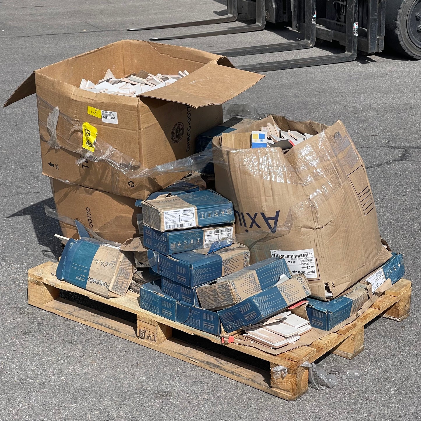 ZA@ Pallet of PORTOBELLO Parede Wall Tiles, White 5”x2.5” & 9.75”x2.75” (AS-IS)