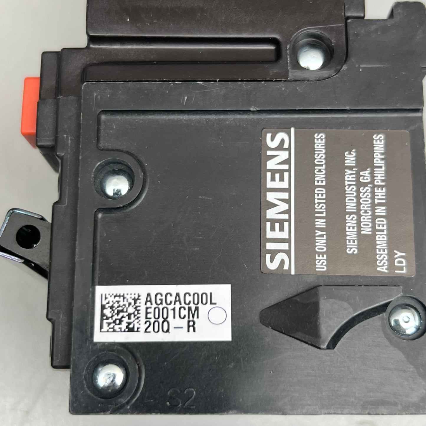 SIEMENS 20A Circuit Breaker w/ Equipment Ground Fault Protection 20A-120/240V QE220