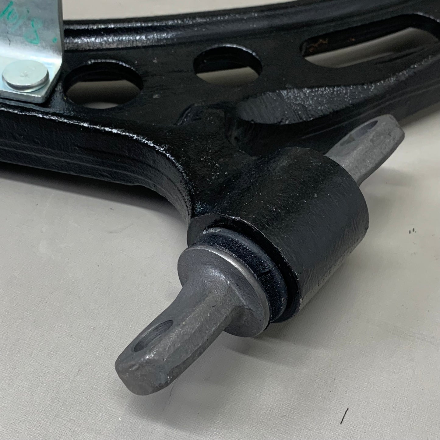 MOOG Front Lower Control Arm Passenger For Lexus & Toyota Models RK640192