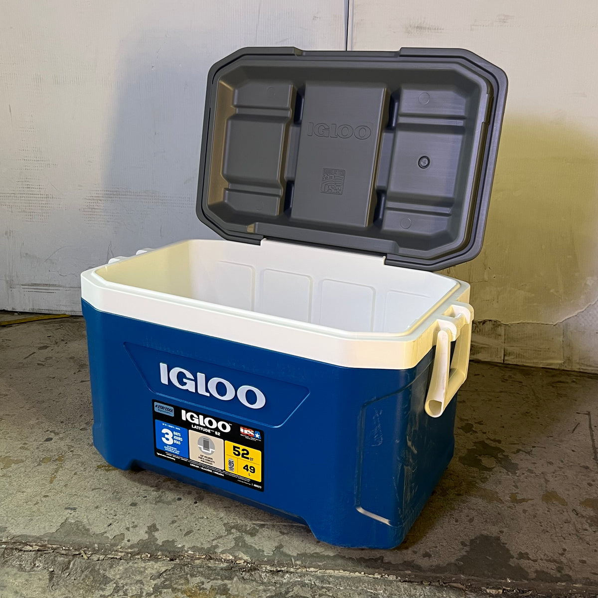 IGLOO Chest Cooler - Standard 52 qt Blue A 011426