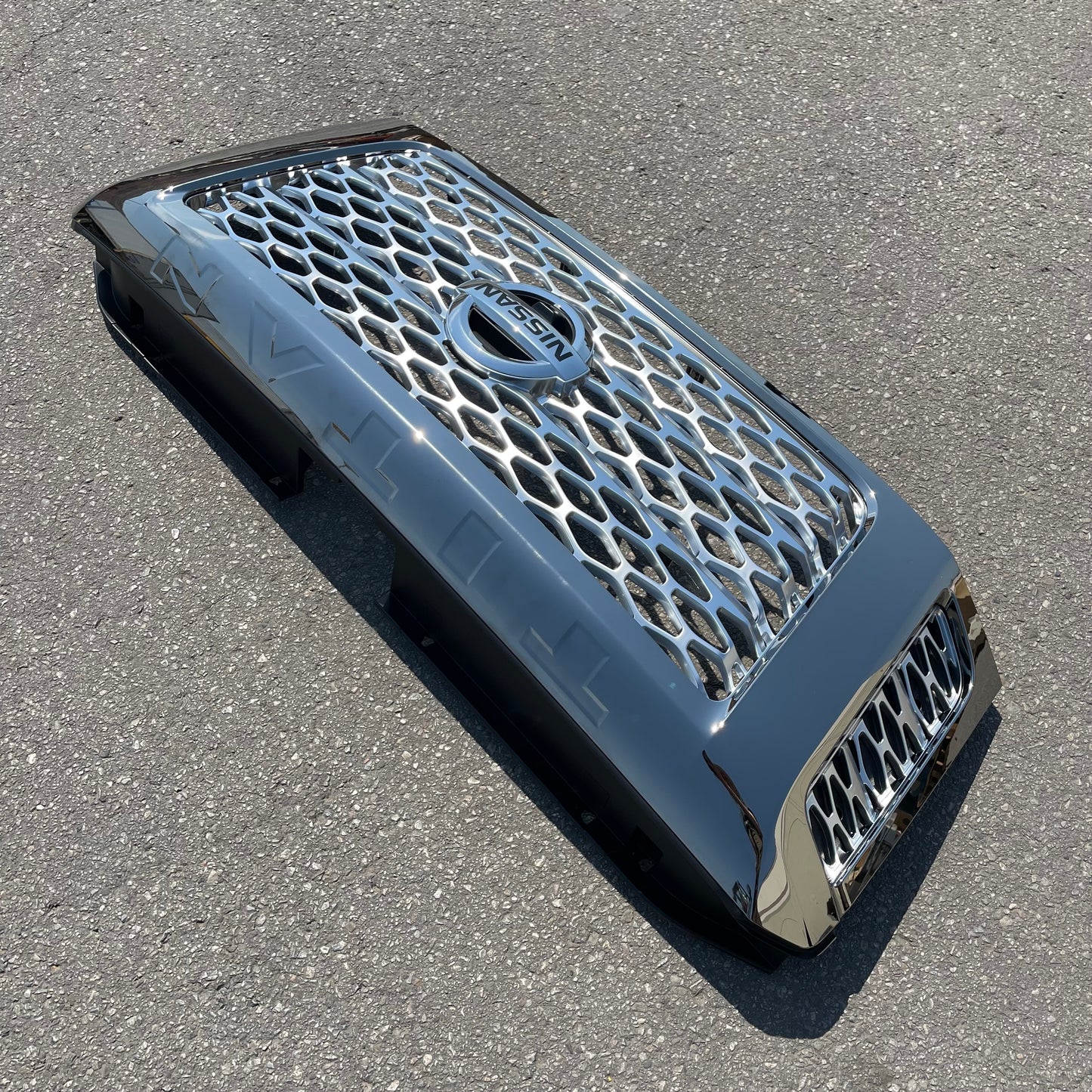 ZA@ NISSAN 2017-2019 Titan Grille Assembly OEM Front Chrome Grill 62310-EZ90B (AS-IS)