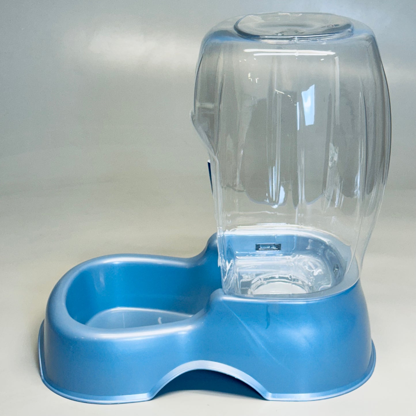 PETMATE Gravity Waterer 3 Gallon Sz 15” H x 14” L x9” W Clear and Blue 533022