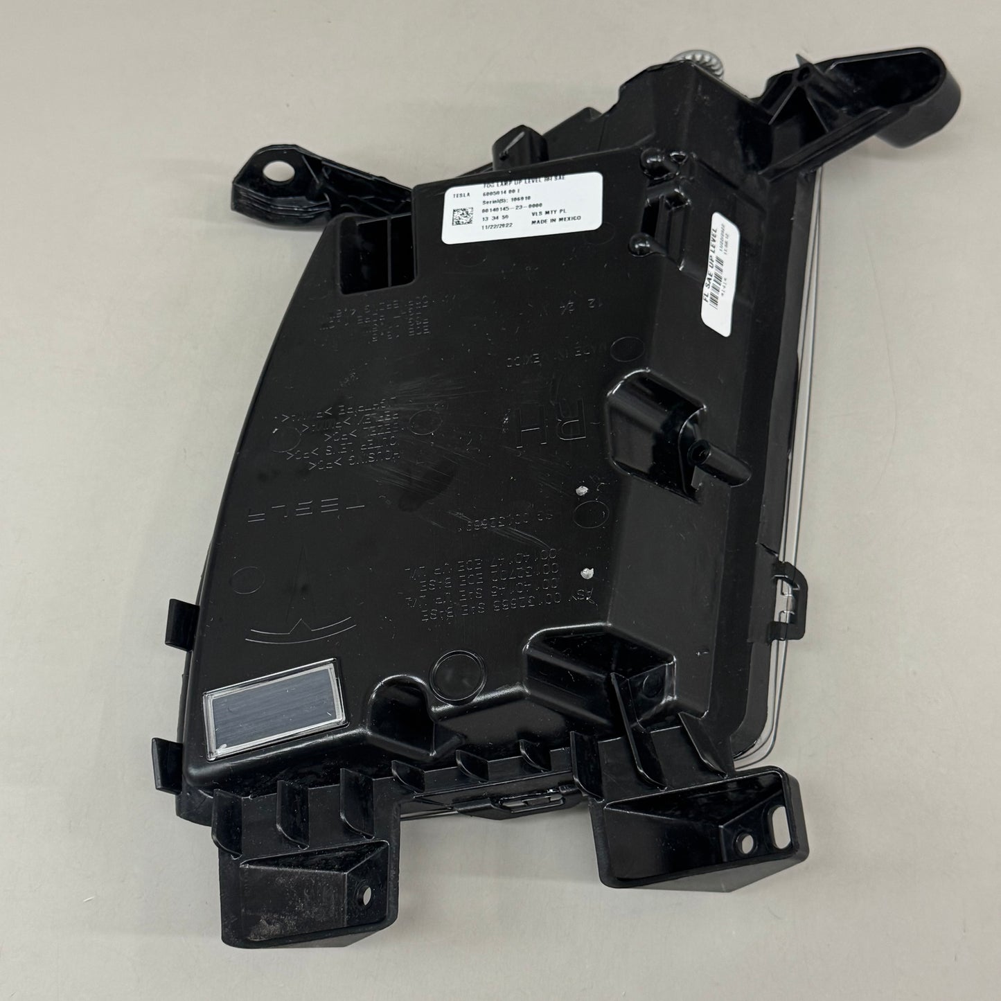 TESLA Front Fog Lamp Assembly Right Hand SAE Up Model S 00140145-23-0000