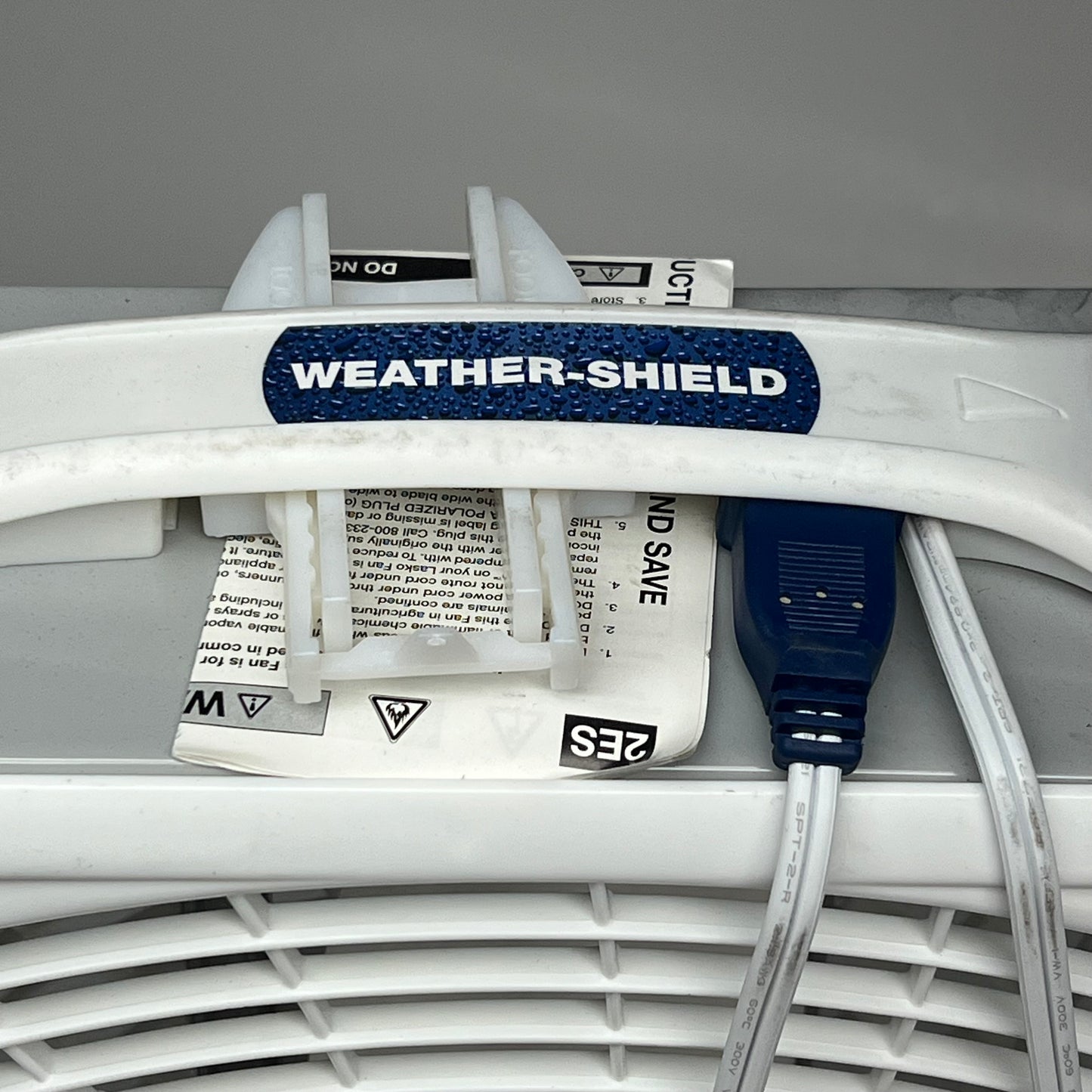 ZA@ LASKO Weather Shield Box Fan High Performance  20" Blade White (Used)