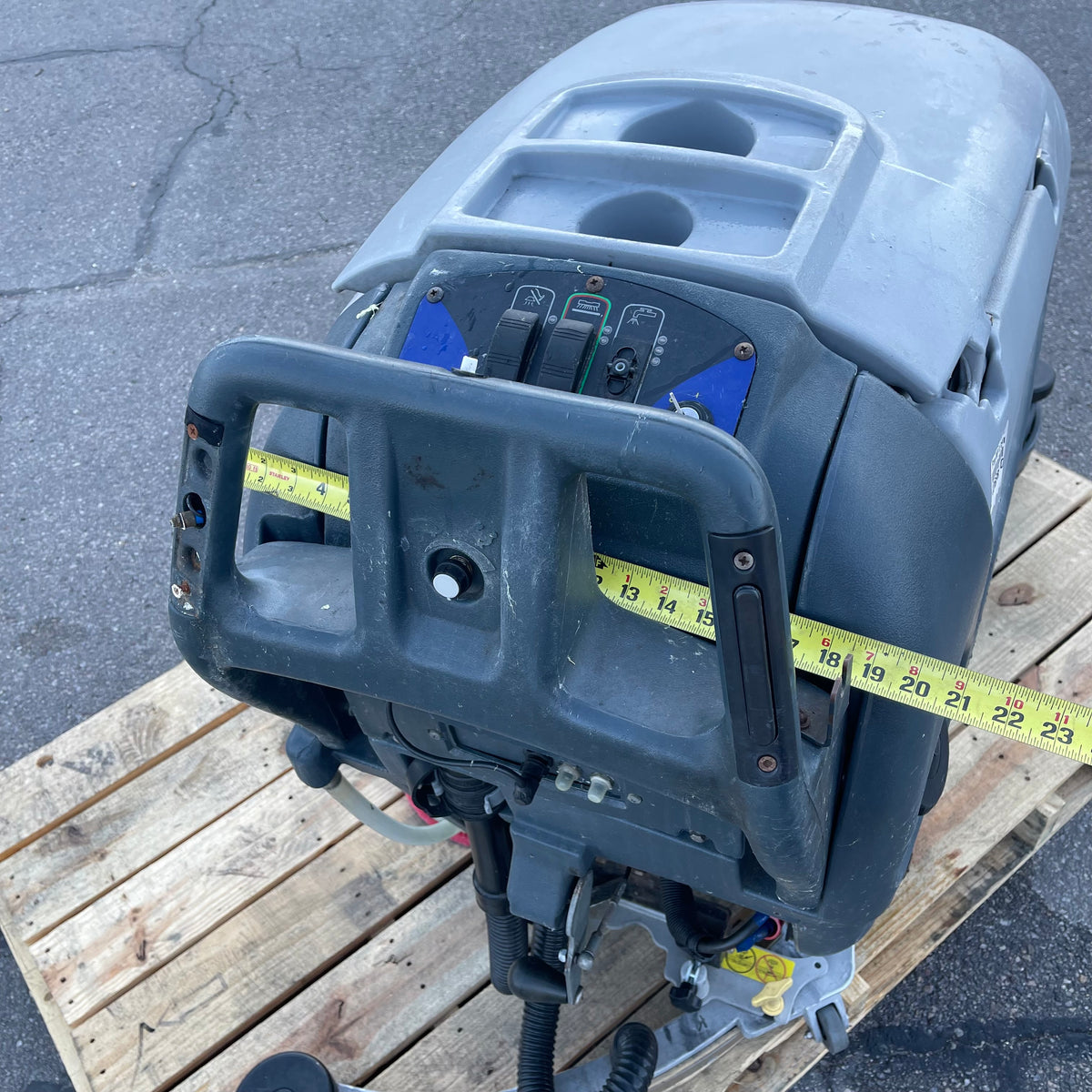 ADVANCE Walk-Behind Commercial Floor Scrubber SC750