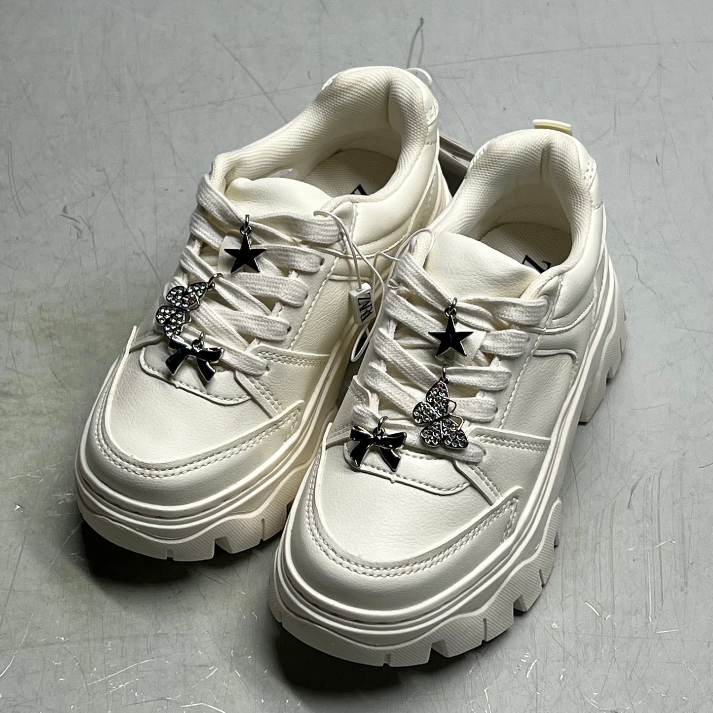 ZA@ ZARA Lot of Pullover Hoodie & Crewneck Tee Shirts W/ Shoes Girl's Sz 6/7 Multicolor