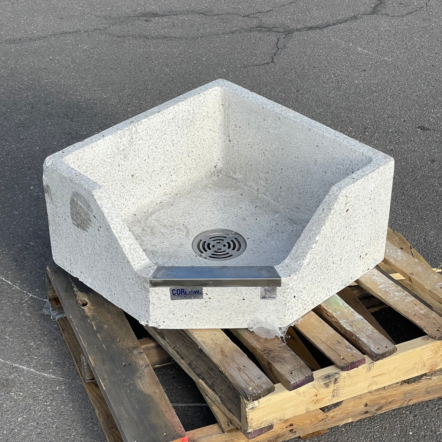 ZA@ Pallet of CORLOW Floor Mop Basin/Sink SBC-1700 (AS-IS)
