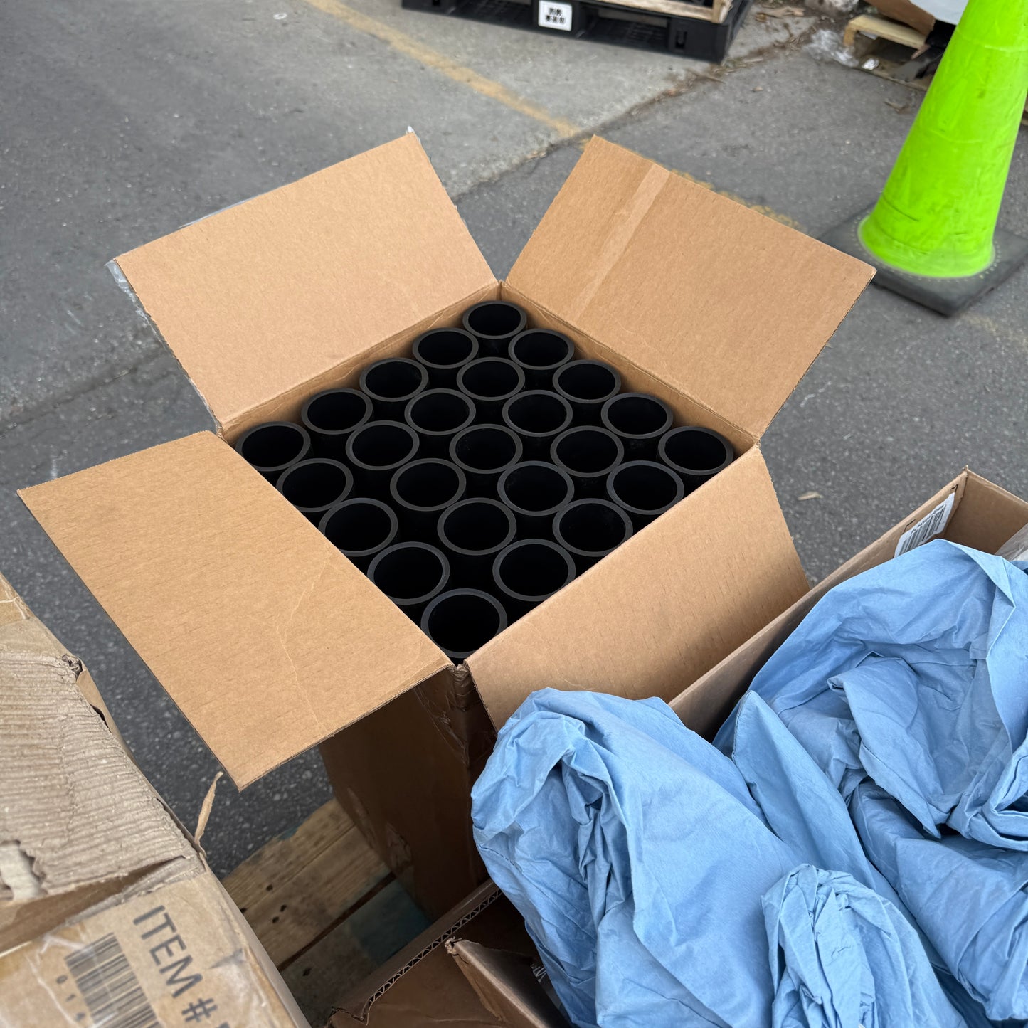 ZA@ Pallet of MIXED Rubber Trim, Plastic Pipes, Coveralls, Broken Putters, & MORE! (AS-IS)