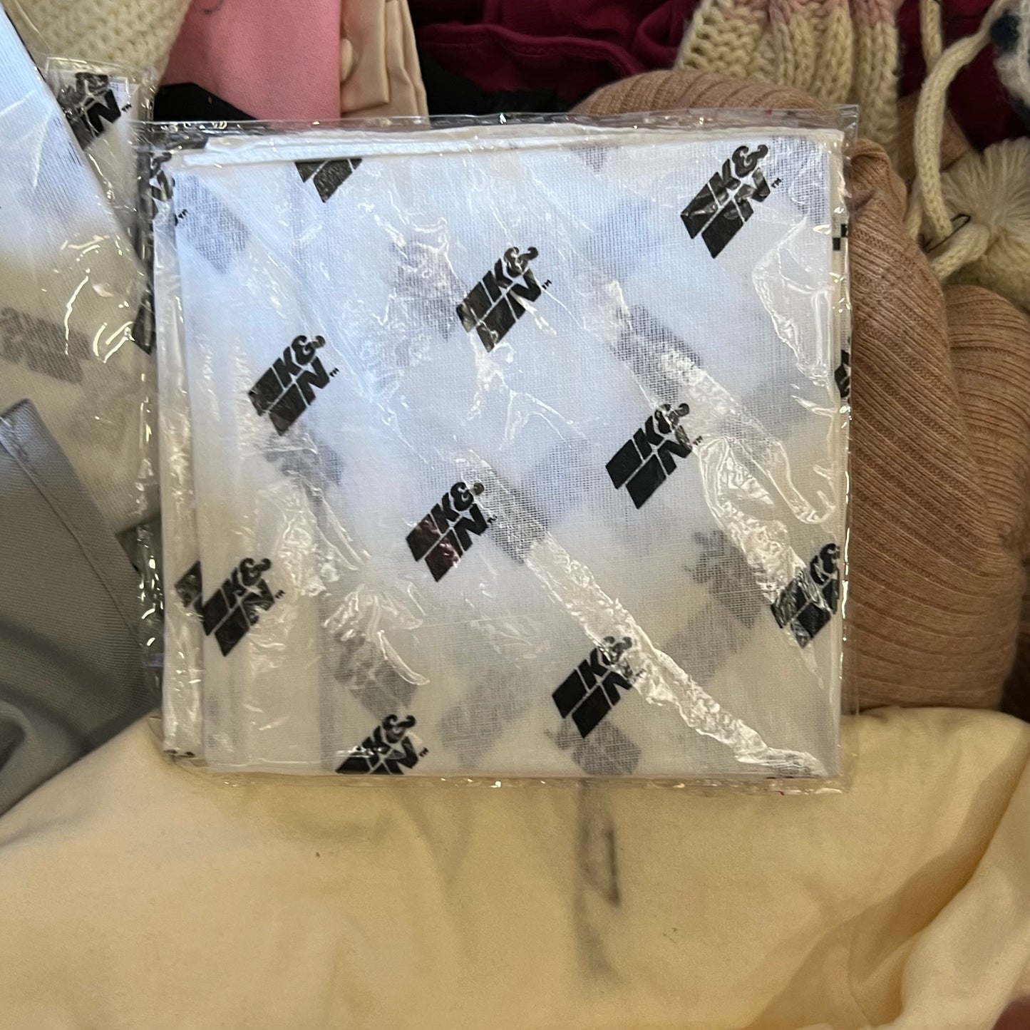ZA@ Pallet of MIXED Men’s, Women’s, & Chidren’s Clothing (AS-IS)