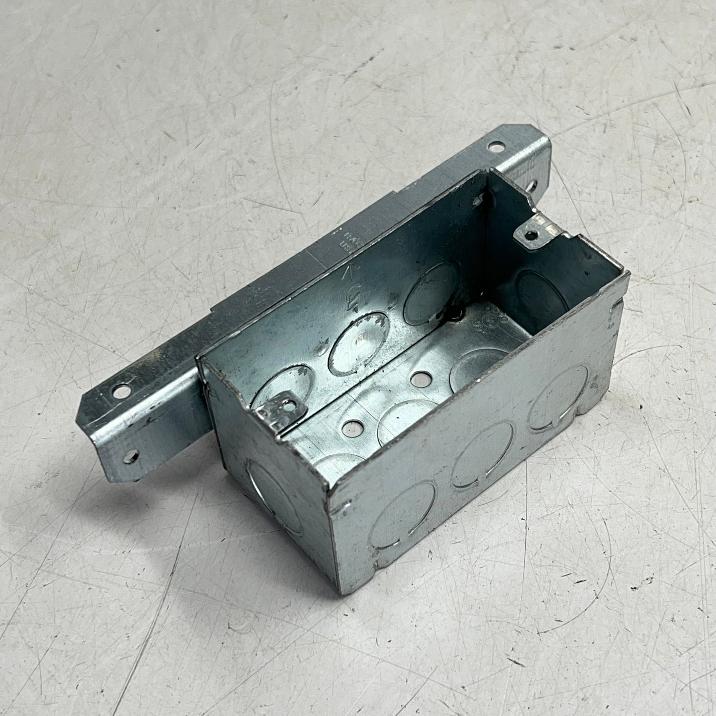 HUBBEL RACO Handy Box Pre-galvanized Steel 2-1/8" Deep - 4"x2" Silver 671
