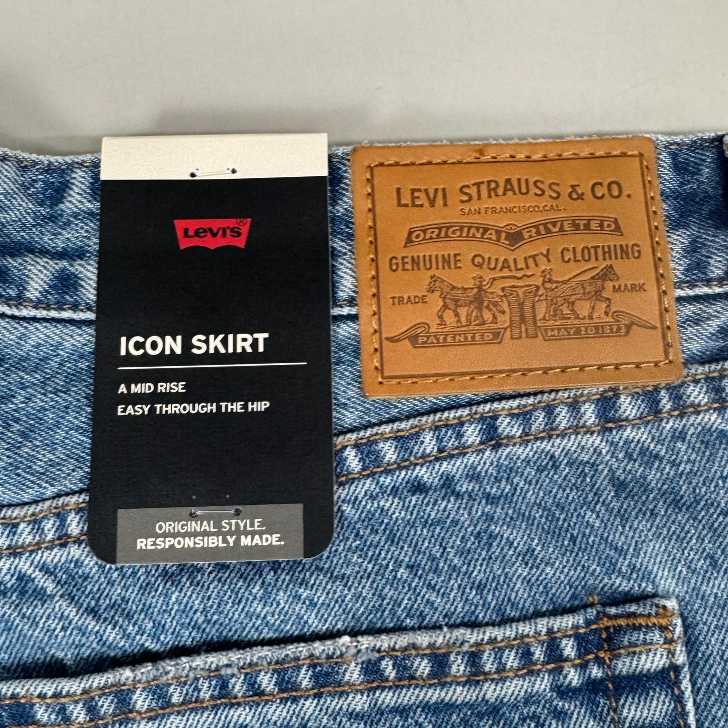 LEVIS Recrafted Icon Skirt Mid Rise Original Women's Sz 32 Novel Notion Med Wash