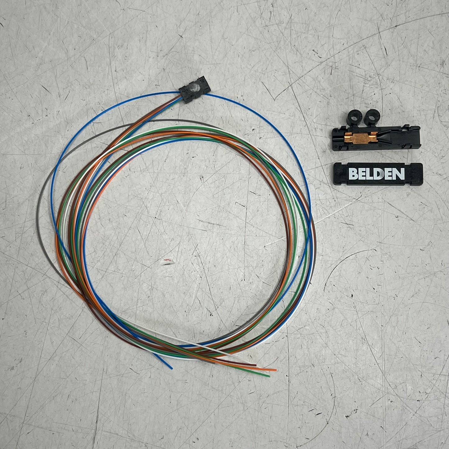 BELDEN Optical Fiber Field Breakout Kit Plastic Housing 6 Fiber 6 Tubes AX101100