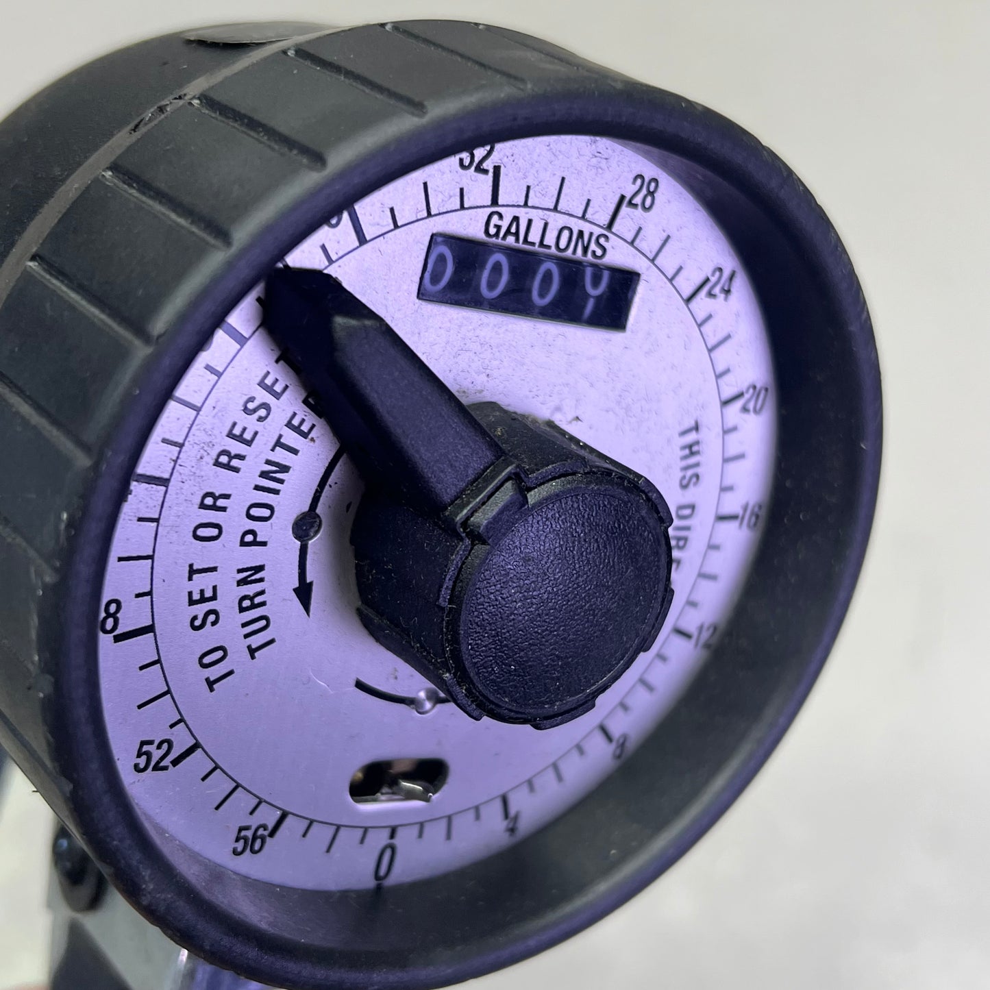 LINCOLN Mechanical Meter W/ 1,000 PSI/69 Bar Max Pressure 1/2" 3868 (Used)