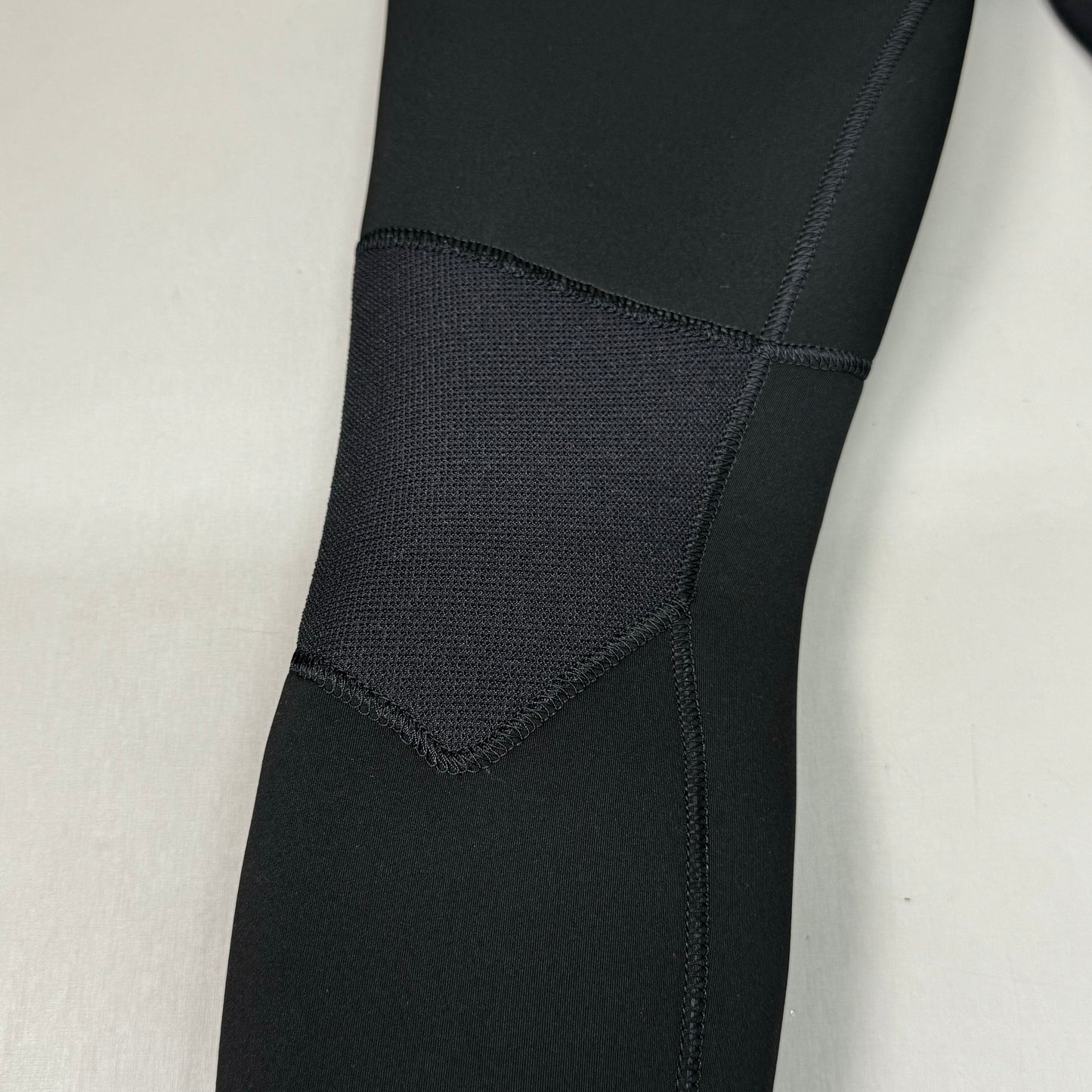 MYSTIC Majestic 2022 Fullsuit Back-zip Knitflex+ 5/4mm Sz M Black 35000.220005