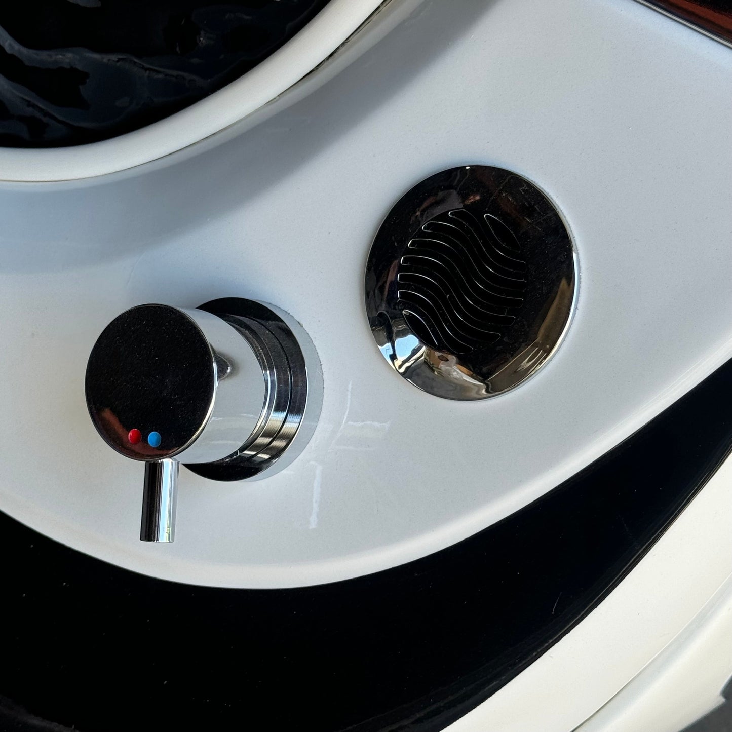 SNE Pedicure Spa Tub Sz 51" L x 46" W x 42" H, (3 Boxes) Light Grey SNE 201