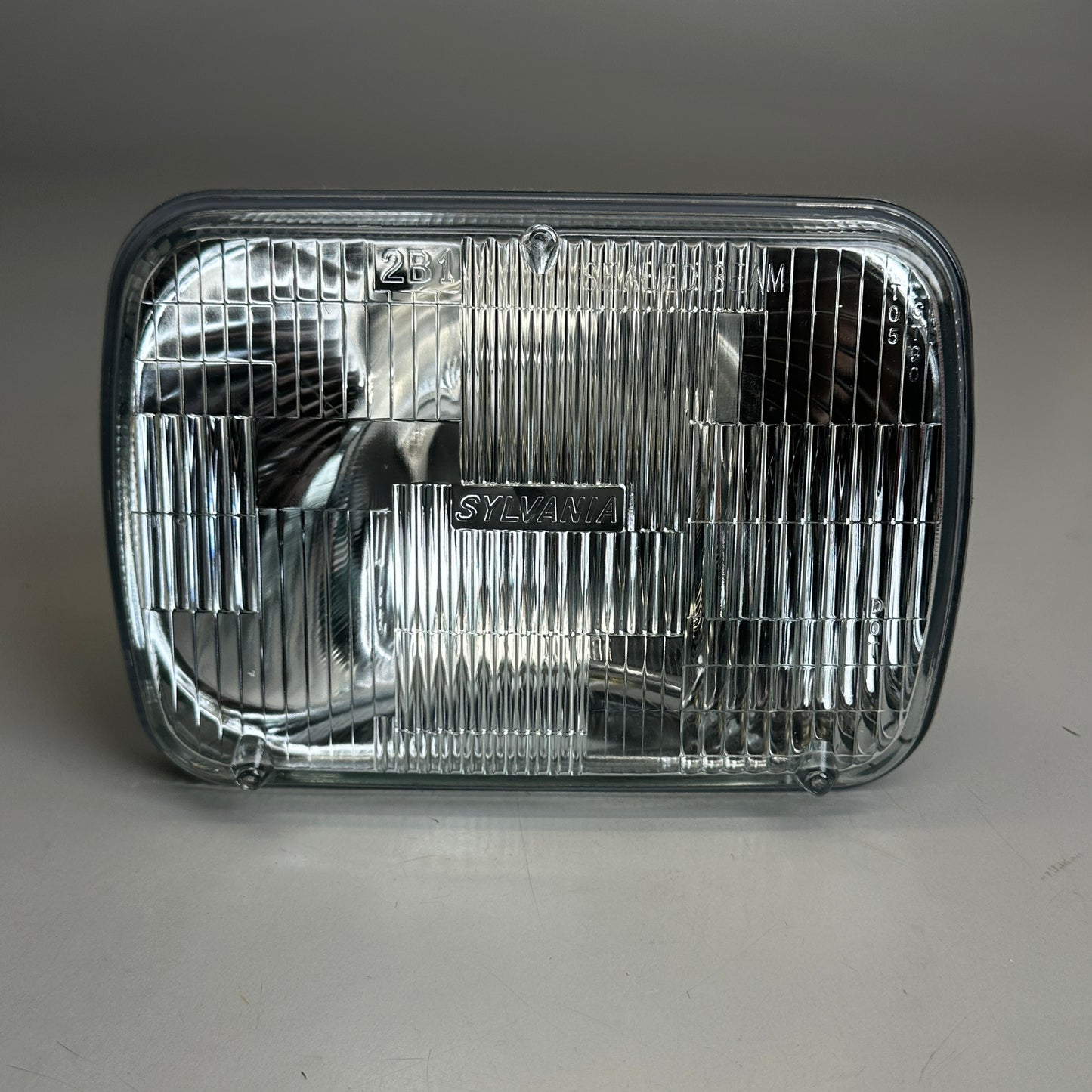 SYLVANIA XtraVision H6054 Sealed Beam Headlight 142x200 Sz 7 in X 5.5 in Silver