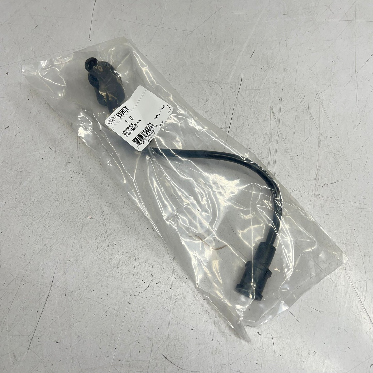 GATES Rubber Emission Control Ventilation Hose  17-3/4" Length Black EMH176