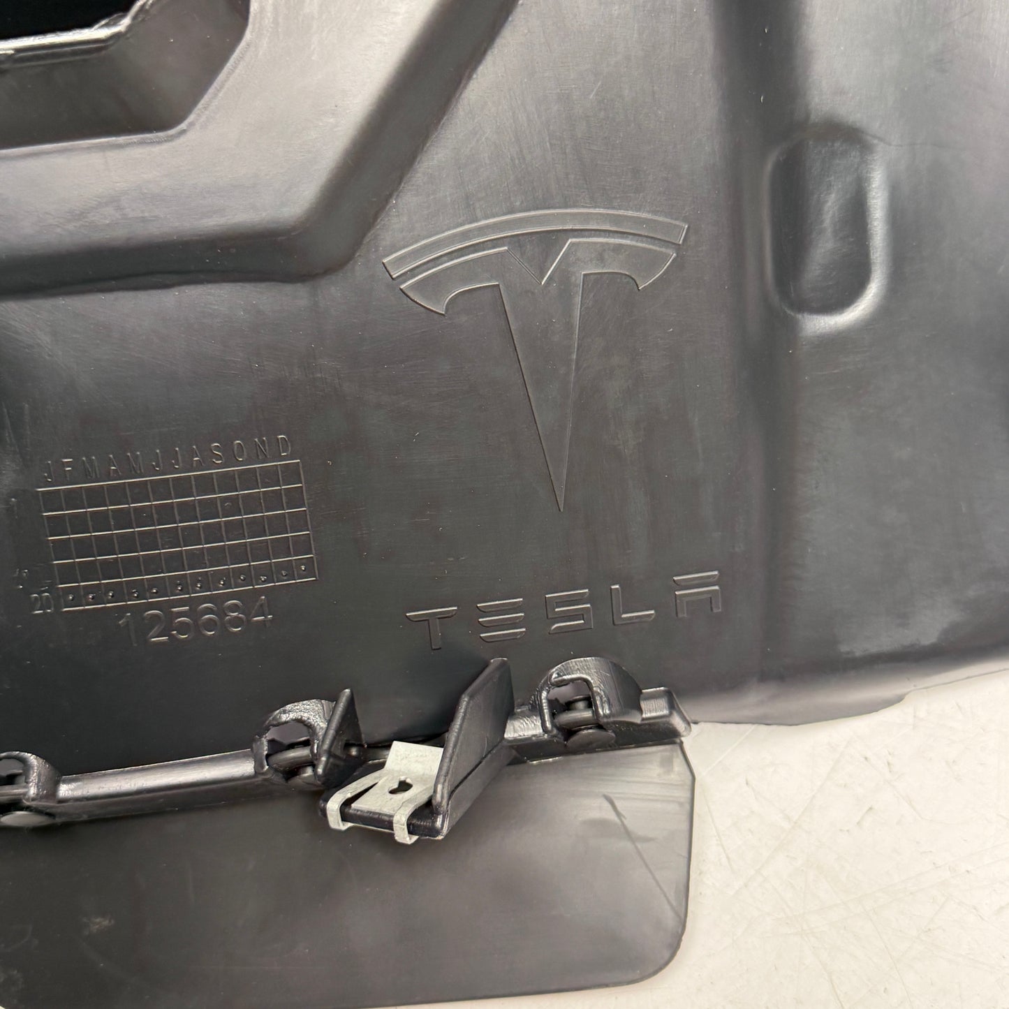 TESLA Model S 2016-2020 Front Right Wheel Arch Fender Liner Splash 1063694-00-D