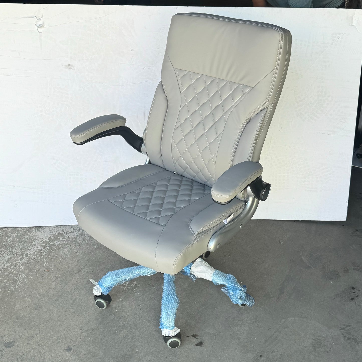 SNE Pedicure Spa Tub Sz 51" L x 46" W x 42" H, (3 Boxes) Light Grey SNE 201