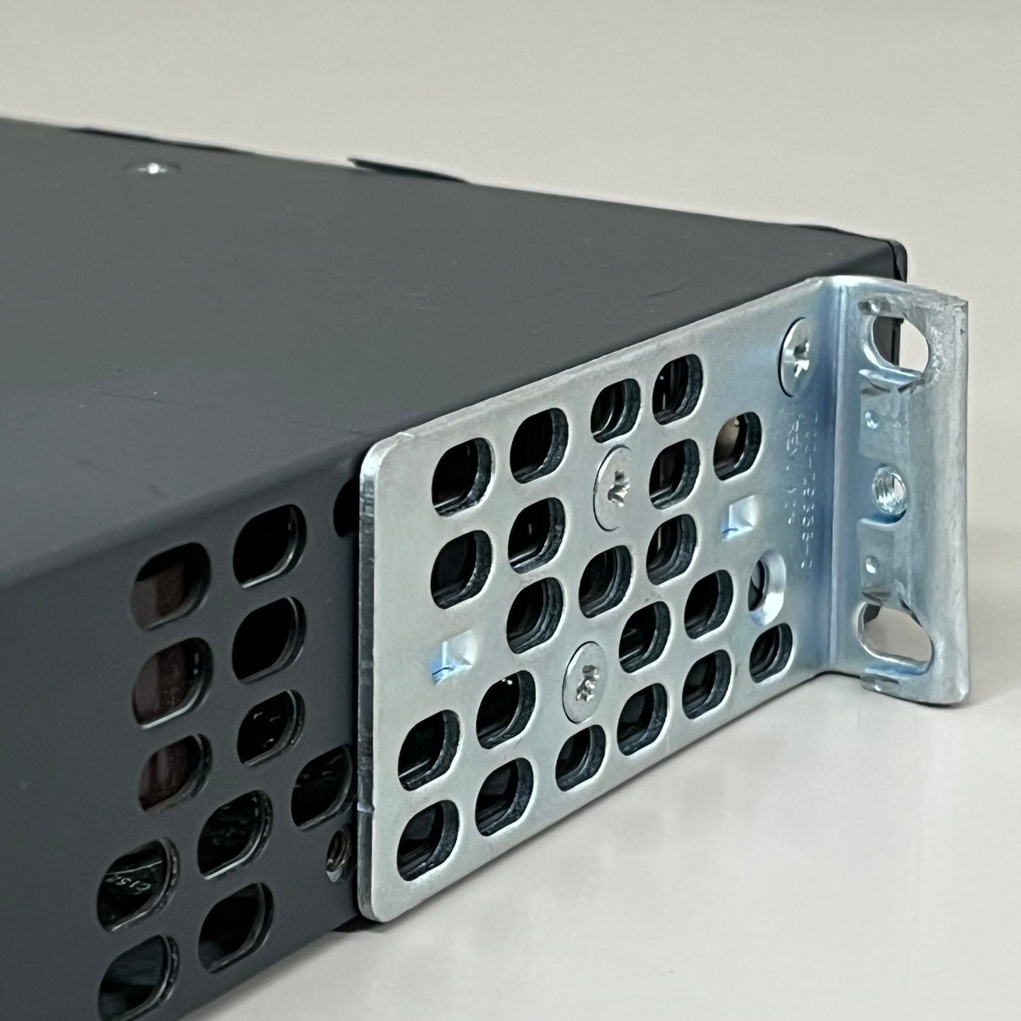 VARDATA Cisco Catalyst 3750-X Series PoE+ 48 Ports Gig Etherent WS-C3750X-48PF-S