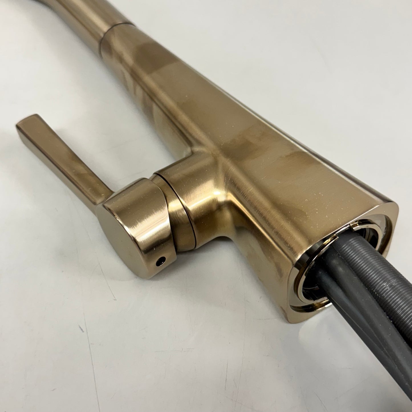 DELTA Lenta Pull-Down Kitchen Faucet w/ Touch Activation Champagne 19802TZ-CZDST