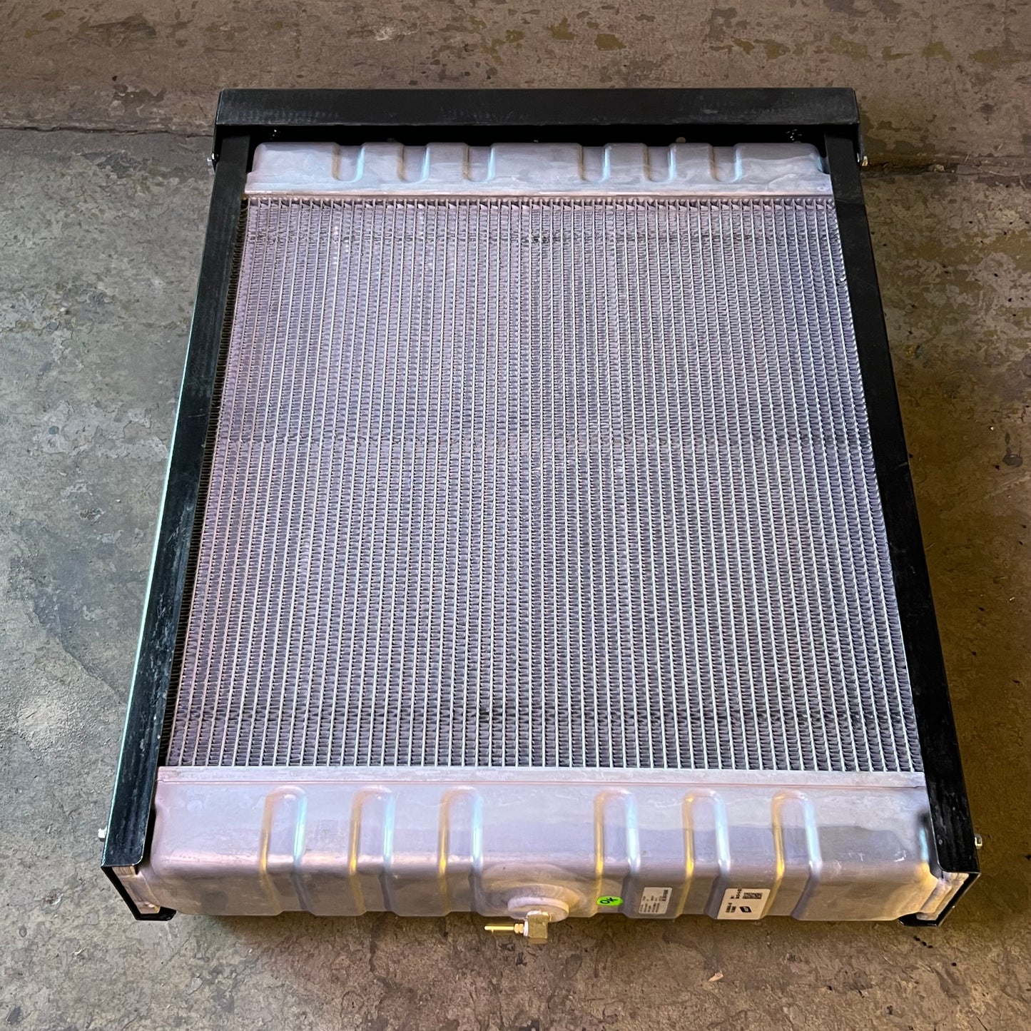 RCP Industrial Cooling Unit For Heavy Duty Machinery 32"x24"x11" 39600037