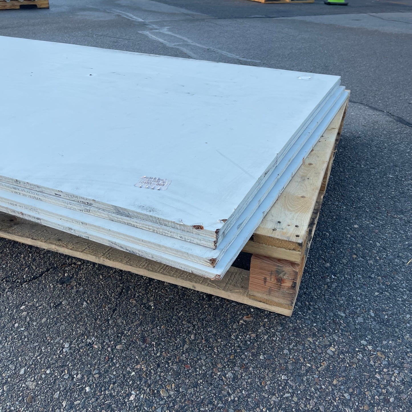 ZA@ Pallet of MIXED Plywood Boards 8’ x 4’ White (AS-IS)