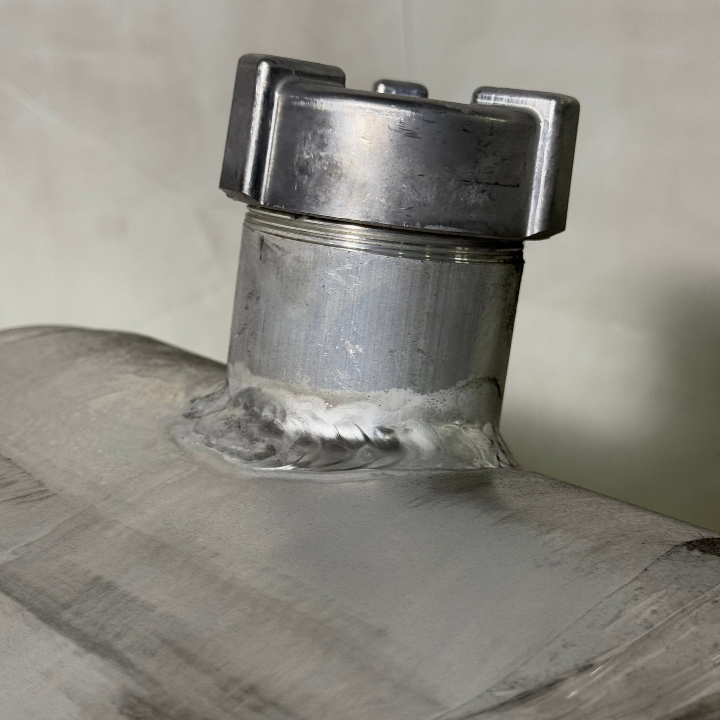 ALLIANCE Aluminum Fuel Tank Sz 33.5” H x 21” L x 13.5 W ABP 73450 0000 Dirty