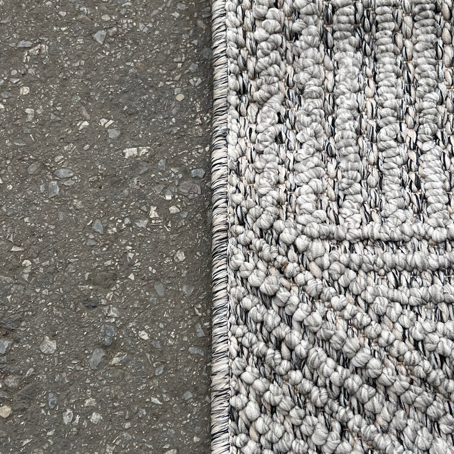 ZA@ Indoor/outdoor Area Rug See Images For Size Light Grey/Dark Grey