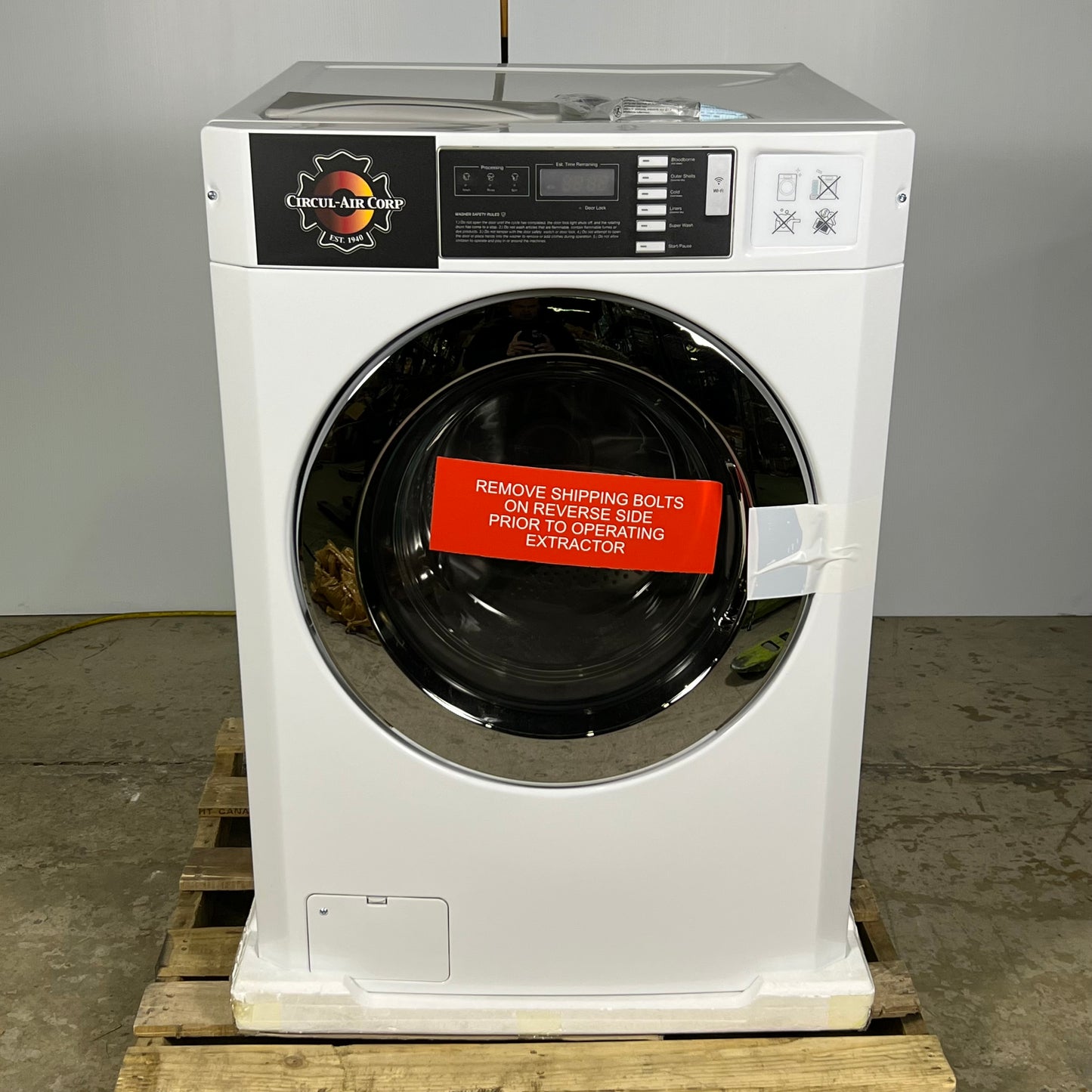 LG Fully Automatic Washing Machine Sz 39.5”H X 28”L X 27”W GCWM1069CS8