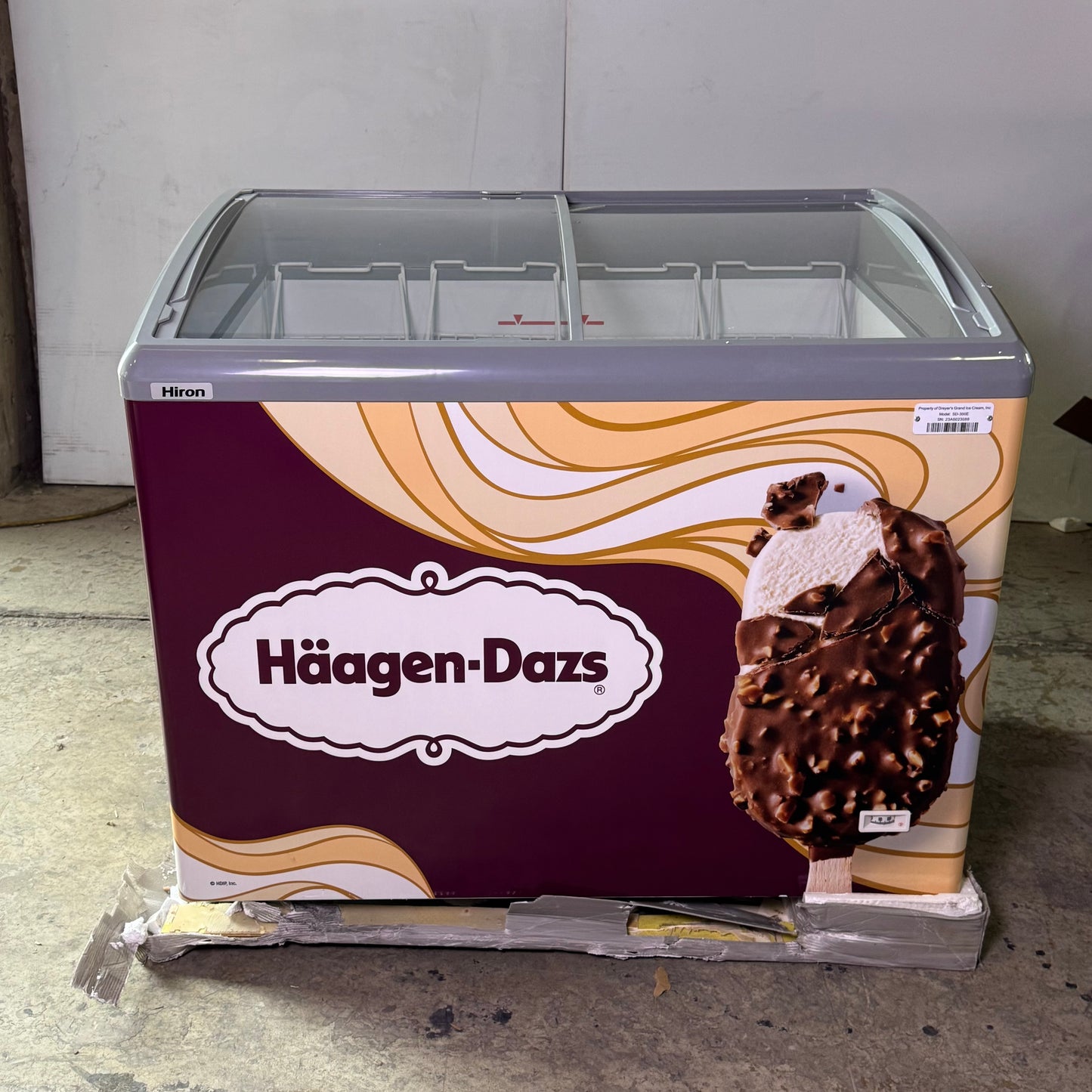 HIRON Showcase Freezer / Refrigerator Multifunction 38"L x 27"W x 30"H Brown SD-300E