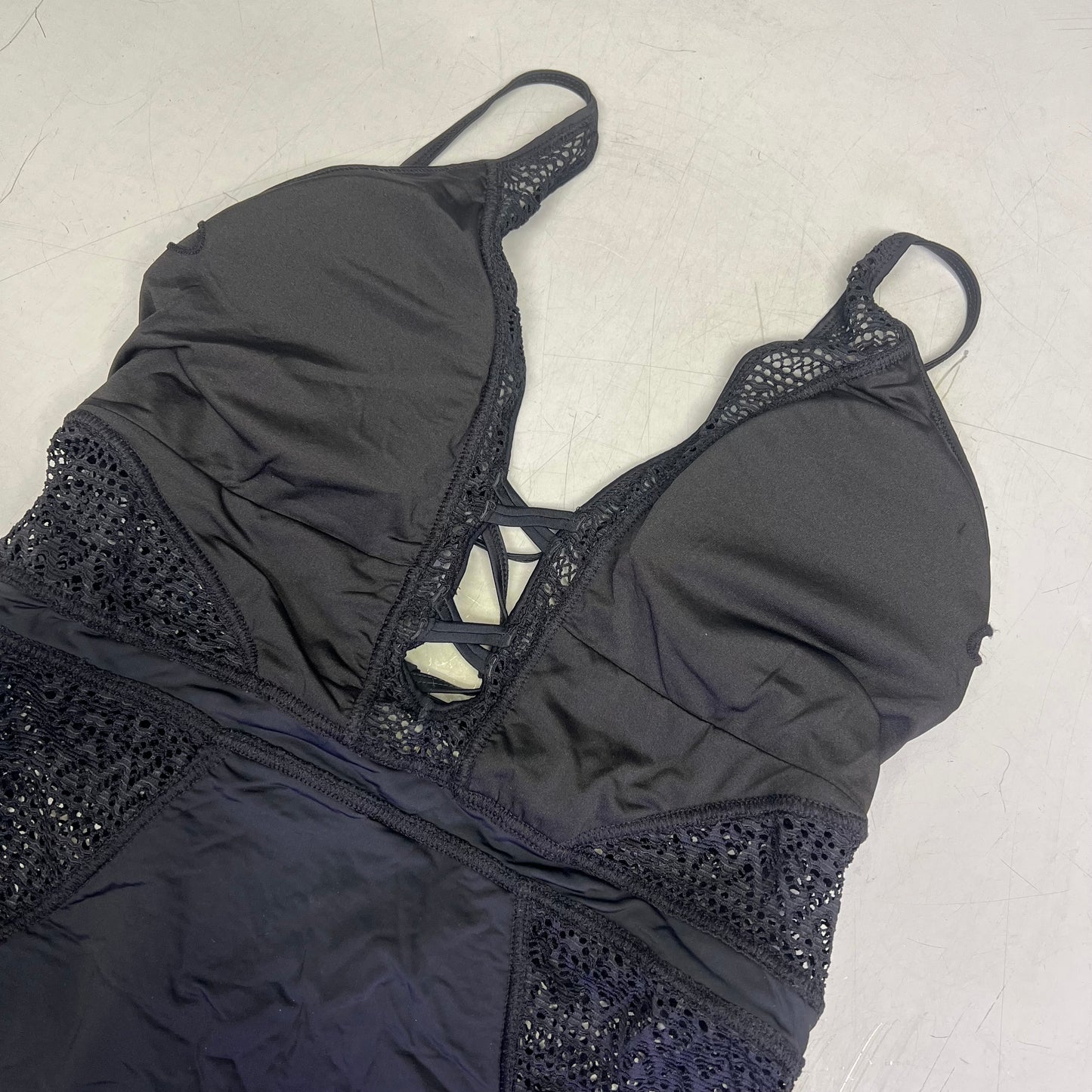 CHARMO Solid Cross Plunge Crochet One Piece Swimsuit Women's Sz M Black